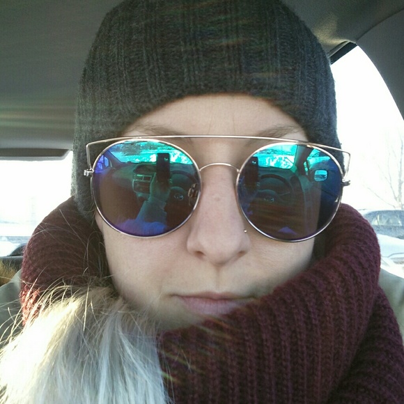 Meet your Posher, Anne - Picture 3 of 3